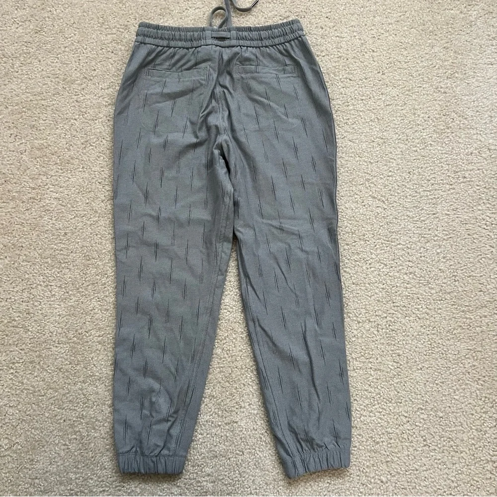 Athleta Farallon Printed Jogger Pants Women’s Size 2P Gray S/657547 $89 Active,
